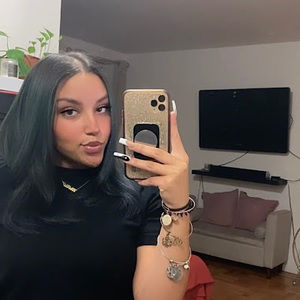 Meet your Posher, Briana